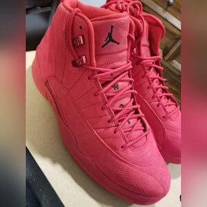 Basketball shoes